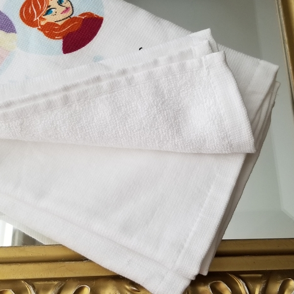 ❗Rae Dunn Frozen Elsa and Anna "In This Together" Kitchen Towel Set❗ - Picture 4 of 4